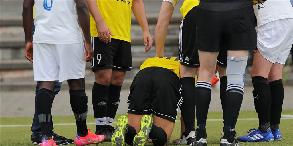 Bitter: Stammspieler von Westfalia Vinnum fehlt zum Pflichtspiel-Auftakt Schmerzhafte Augenblicke für einen Vinnumer Spieler, der zuvor zwei Treffer markierte.