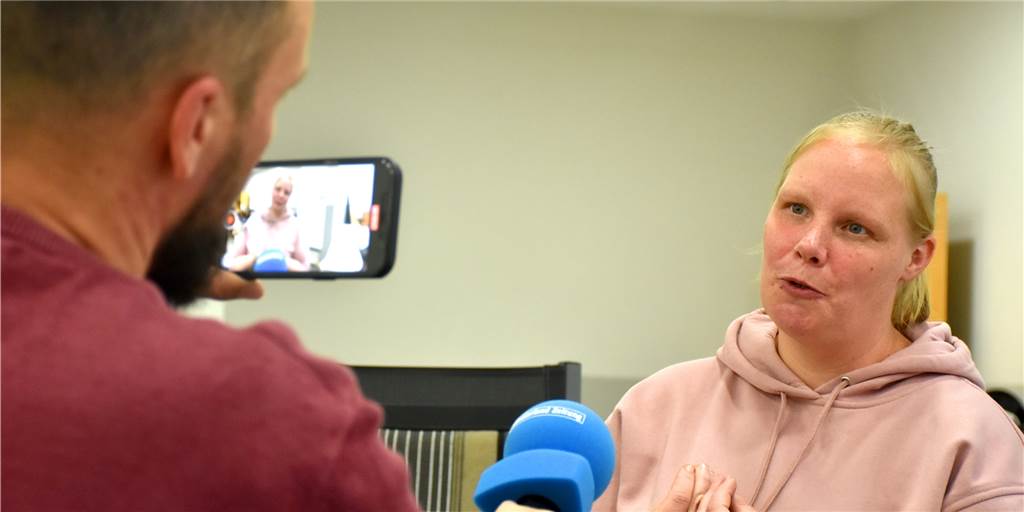 Wir sprachen mit den Corona-Skeptikern - und landeten am Ende auf der Straße Kritisiert die Corona-Schutzmaßnahmen der Regierung: Denise Schriewersmann.