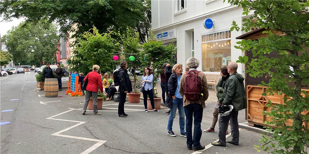 Alle Parkplätze weg? Radikalkur für Straße im Kreuzviertel sorgt für Aufregung Alle Parkplätze weg? Radikalkur für Straße im Kreuzviertel sorgt für Aufregung