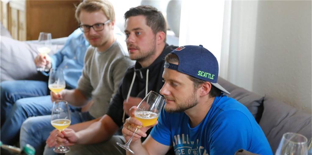 Zum Tag des Bieres: Stadtlohner möchte einmal eigene Brauerei gründen Die Feinheiten unterschiedlicher Biere hatten etliche Teilnehmer bei einem Bierbrau-Seminar in Stadtlohn vor knapp einem Jahr unter die Lupe bzw. die Nase genommen.