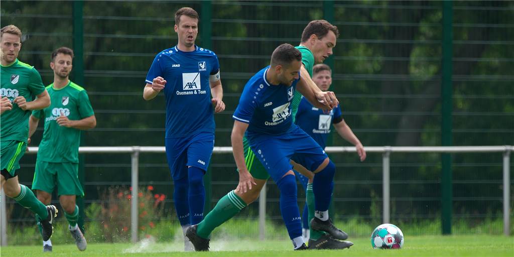 „Das bisherige Highlight“: Das erste Halterner Derby, in dem es um etwas geht Sythens Andre Nacke (v.) ist noch ein wenig angeschlagen, sein Einsatz für das Pokal-Derby gegen Flaesheim ist noch fraglich.