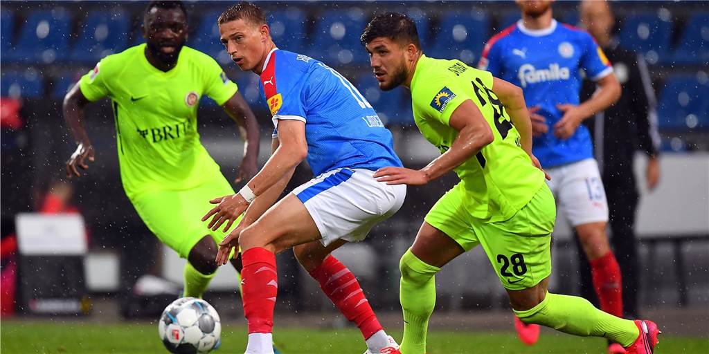 Gökhan Gül hat neuen Verein und gewinnt direkt einen Pokal Gökhan Gül hat neuen Verein und gewinnt direkt einen Pokal