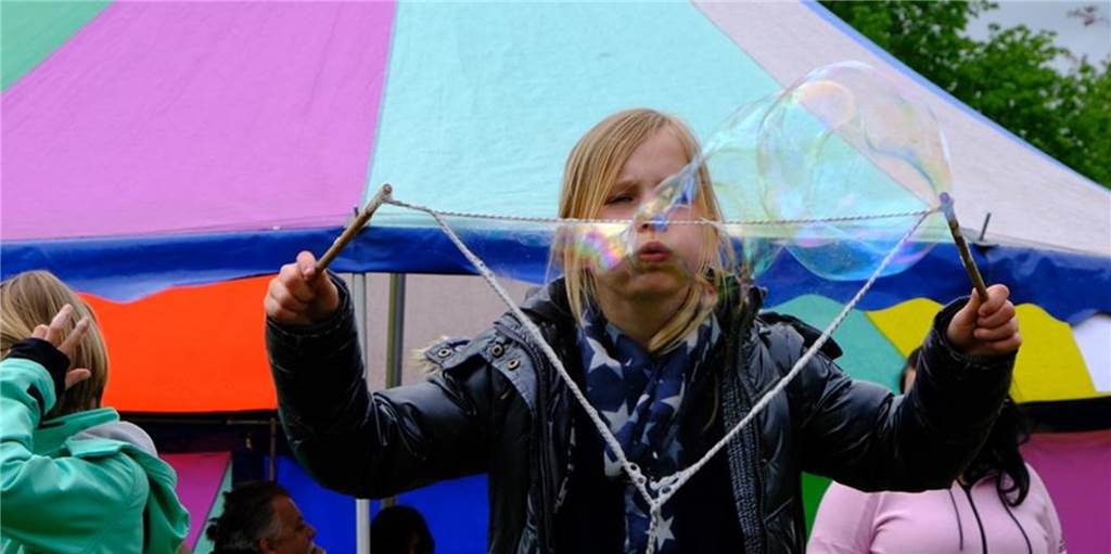 Es gibt Geld für Südlohn, damit Kinder nicht zu Corona-Verlierern werden Viele Angebote für Kinder und Jugendliche waren während der Coronapandemie ausgefallen. Mit einem Förderprogramm sollen einige Projekte nun angeschoben werden. Auch in Südlohn könnten zum Beispiel Freizeitangebote Mittel erhalten.