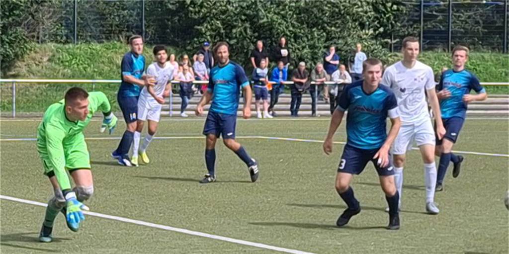 Ex-BVB-Profi Gambino staunt: Königsborner SV filetiert den SC Sönnern Der Königsborner SV besiegte am Sonntag den SC Sönnern - links mit Torhüter Torben Beckmann - mit 6:1.