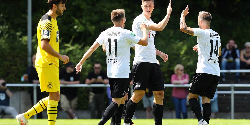 Lippramsdorfer (18) debütiert im DFB-Pokal und unterschreibt Profi-Vertrag Lippramsdorfer (18) debütiert im DFB-Pokal und unterschreibt Profi-Vertrag