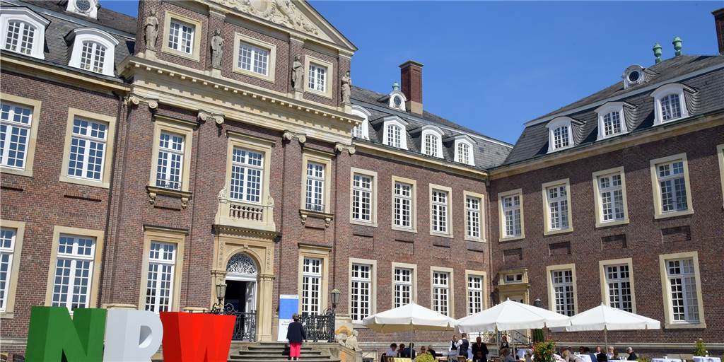 Armin Laschet will mit 1000 Gästen feiern vorm Schloss Nordkirchen Armin Laschet will mit 1000 Gästen feiern vorm Schloss Nordkirchen