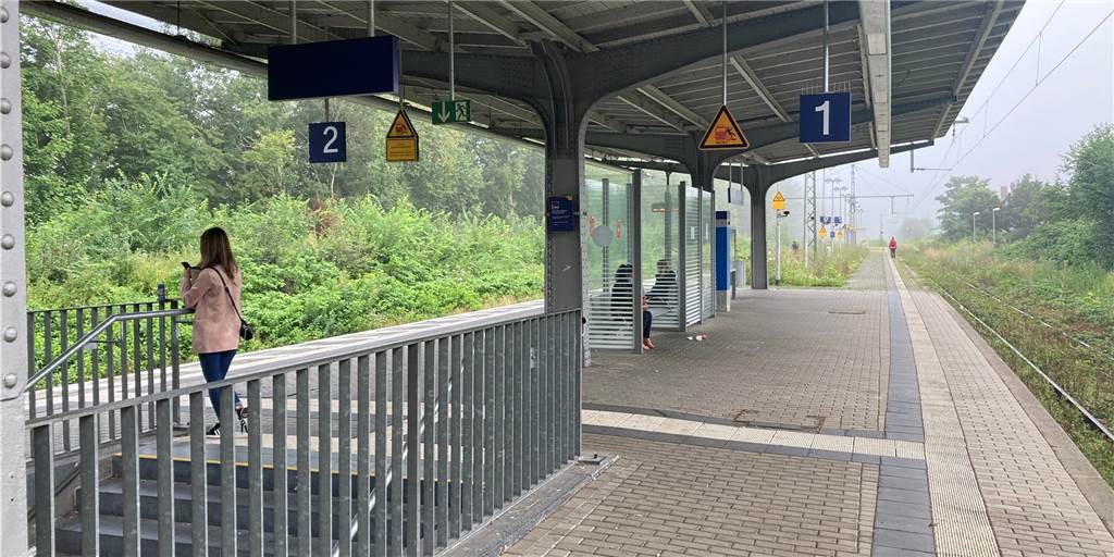 Bahnstreik: So ist die Lage in Werne - erster Zug fällt aus Um 8 Uhr ist die Lage am Werner Bahnhof entspannt. Die Fahrgäste scheinen keine Sorge zu haben, dass ihr Zug nicht fahren könnte. Und die RB 50 in Richtung Dortmund rollt auch pünktlich um 8.05 Uhr in den Bahnhof.
