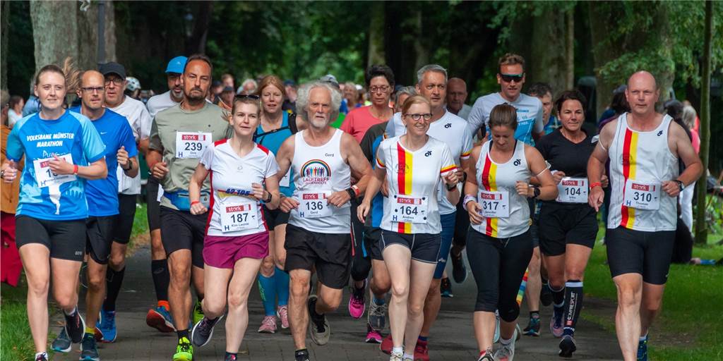 Mit Bildergalerie: Halbmarathon beim FC Nordkirchen sorgt für viele strahlende Gesichter Viele glückliche Gesichter beim Nordkirchener Halbmarathon.
