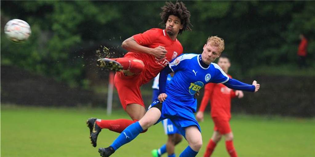 Westfalenliga 2: Spvg Hagen pumpt Kader nach Aderlass wieder auf 22 Mann auf Adjany Ibeme (l.), wechselt vom FC Roj zur Spvg Hagen 11.