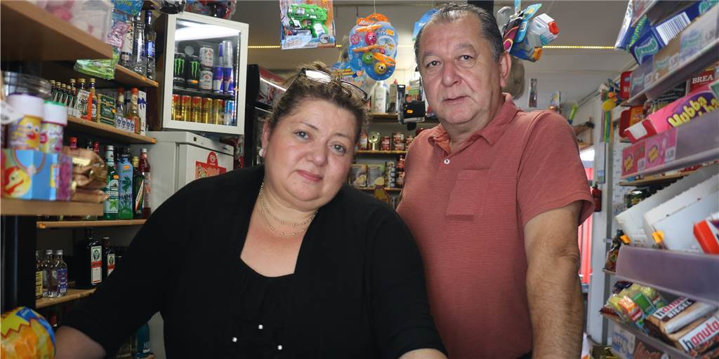 „Dann ist es vorbei mit der Samba-Bude“: Traditions-Kiosk in Werne vor dem Aus Die Samba-Bude steht vor dem Aus: Sema und Nihat Irmak suchen für ihren Kiosk eine neue Heimat. An der Horster Straße, wo das Büdchen seit mehr als 60 Jahren stand, geht es nicht mehr weiter.