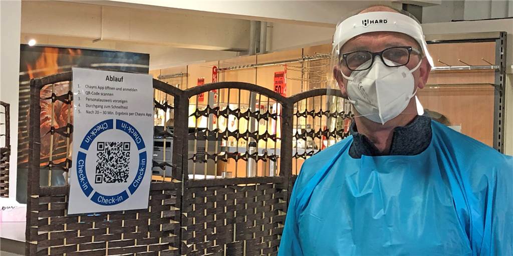 Kostenpflichtige Tests kommen: So reagieren die Teststellen-Betreiber Gemeinsam mit Jochen Terbeck betreibt Thomas Ostendarp die Teststelle am Domhof in Vreden. Mit Blick auf die Änderungen zum 11. Oktober warten die Betreiber auf konkrete Informationen.