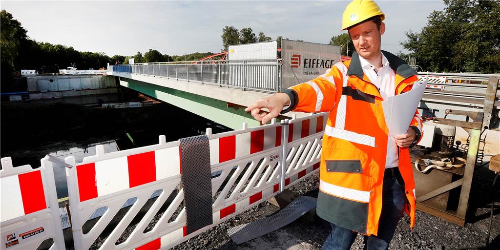 Lippebrücke: Wie man 2000 Tonnen Stahl und Beton über 15 Meter verschiebt Lippebrücke: Wie man 2000 Tonnen Stahl und Beton über 15 Meter verschiebt