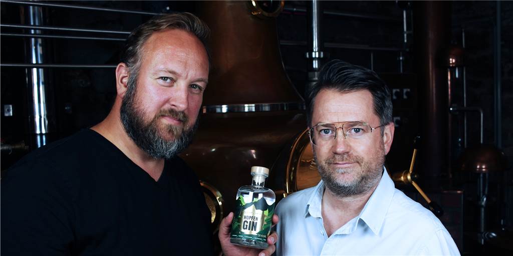 Dieser Hopfen-Gin aus Bochum räumt einen weltweiten Preis ab Martin Prinzenberg und Timo Becker mit ihrem Premium-Produkt, dem Hopfen Gin.