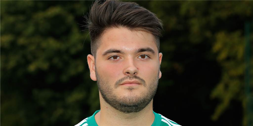 Wie ist es, neben einem ehemaligen Bundesliga-Spieler zu verteidigen, Kevin Leifels? Kevin Leifels kommt in dieser Vorbereitung erst so richtig auf Trab.