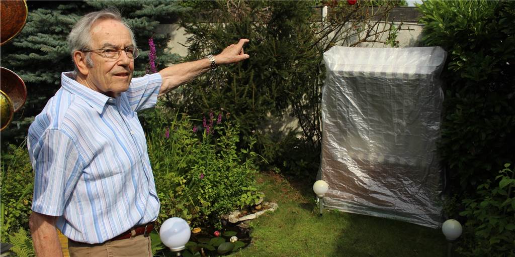 „Zugewandte“ Front: Herbert Vogel zahlt mehr Geld für nichts Hinter dem Garten von Herbert Vogel stehen acht Garagen. Die Fronten dieser Garagen werden seit diesem Jahr auch für die Berechnung der Straßenreinigung veranlagt.