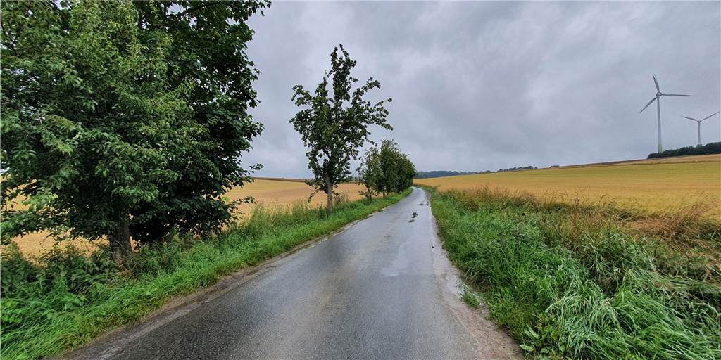 64-Jährige wird beim Äpfelpflücken umgefahren: mehrere Brüche und Operationen Am Prozessionsweg in Fröndenberg-Bausenhagen steht ein Obstbaum neben dem anderen. Hier kam es zu einem Unfall zwischen einem Fahrradfahrer und einer Frau, die Äpfel pflückte.
