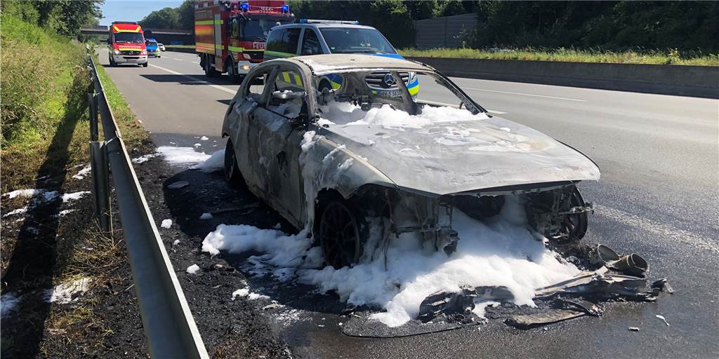 Die Überreste des Autos, das auf der A42 in Castrop-Rauxel ausgebrannt ist.