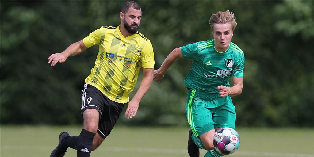 Westfalia Vinnum leistet erbitterten Widerstand gegen SV Lippramsdorf Fatih Cengiz (l.) und Westfalia Vinnum mussten sich dem SV Lippramsdorf und Justus Jansen geschlagen geben.