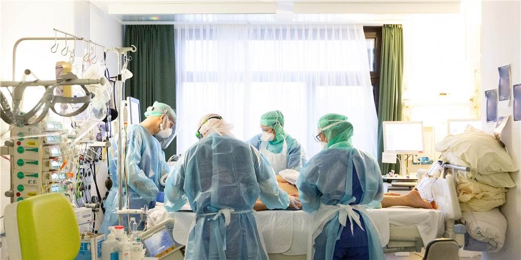 20 Covid-Patienten in Dortmunder Krankenhäusern: Sind es nur Ungeimpfte? Die Zahl der Krankenhauseinweisungen ist in Dortmund in den vergangenen Wochen wieder gestiegen - aktuell werden 20 Patientinnen und Patienten stationär behandelt.