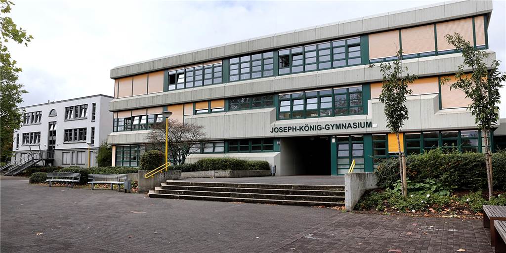 Mühsamer Corona-Schulstart in Haltern: Impfen, Quarantäne und Masken Halterns Schulen – wie hier das Joseph-König-Gymnasium an der Holtwicker Straße – müssen für das Schuljahr 2021/22 viel gegen die Ausbreitung des Corona-Virus beachten.