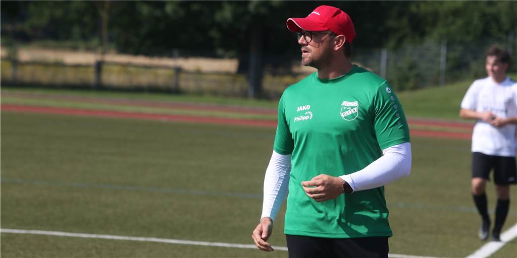 Eingewechselt, ausgewechselt, ausgeschieden: Spieler des SuS Olfen erlebt völlig gebrauchten Tag Patrick Linnemann muss verletzungsbedingt auf einen Spieler verzichten.