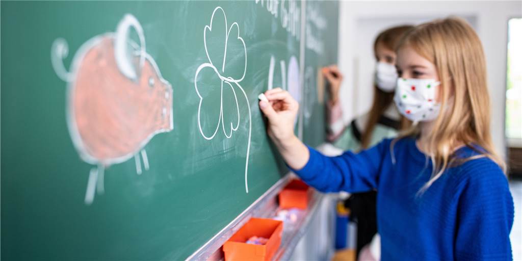 Liebe Eltern, wartet das Schuljahr ab, bevor ihr euch beschwert Liebe Eltern, wartet das Schuljahr ab, bevor ihr euch beschwert