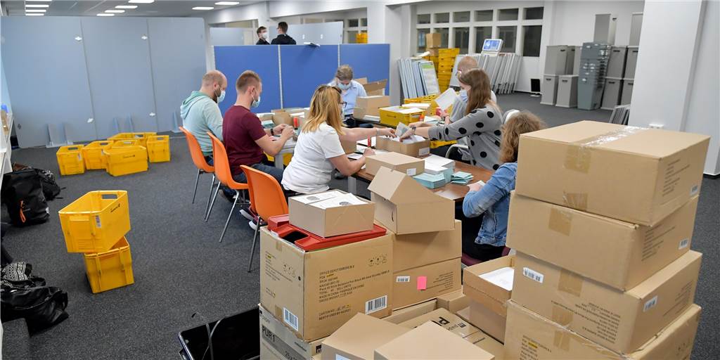 Bundestagswahl: Mehr Wahlhelfer und neues Briefwahlbüro in Lünen Die Vorbereitungen auf die Bundestagswahl laufen im neuen Briefwahlbüro in Lünen auf Hochtouren. Am 23. August wird es eröffnet.