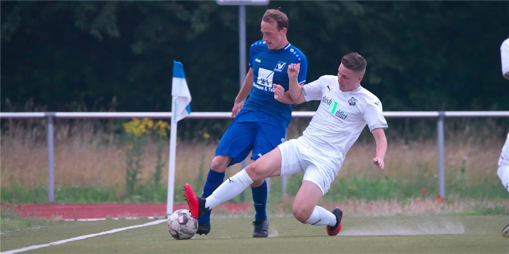 Brüder-Duo schießt Sythen zum späten Sieg - auch dank eines großen Vorteils Benjamin Schulte (l.) und der TuS Sythen konnten ihr vorletztes Testspiel gewinnen.