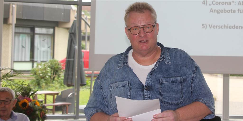 Nur 30 Vereine beim Staffeltag - Kreis Unna/Hamm verzichtet auf Ordnungsgelder Kreisvorsitzender Michael Allery erklärte beim Staffeltag in Kaiserau nochmals die Spielregeln für die neue Saison.