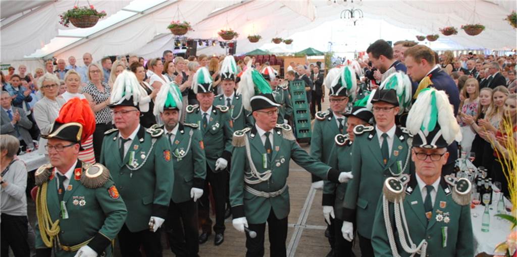 Nach Corona-Pause: Wieder Schützenfest-Feeling für alle Heeker Viele Monaten mussten die Schützen und Heeker wegen Corona auf größere Zusammenkünfte wie aus diesem Bild aus 2019 verzichten.