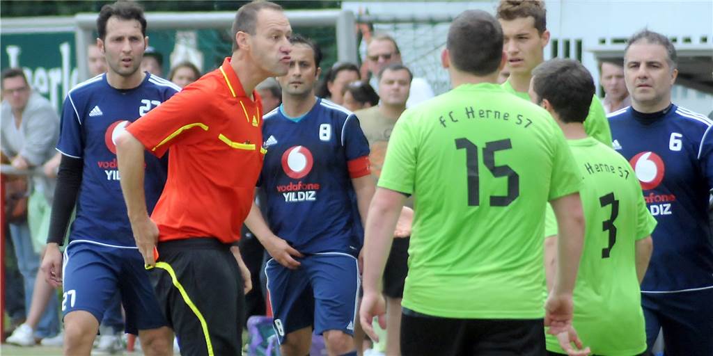 Nach einer Roten Karte im Pokal - freie Fahrt für die Liga? Nach einer Roten Karte im Pokal - freie Fahrt für die Liga?