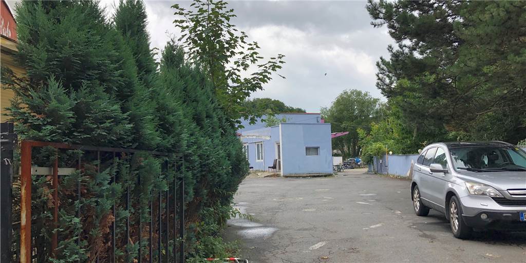 Problemstraße Bergstraße: Jetzt soll es endlich „bergauf“ gehen Ein Dorn im Auge ist allen, die sich um die Bergstraße sorgen, nach wie vor das Gelände der ehemaligen Brotfabrik Peine, das immer mehr verrottet - hier die Einfahrt auf das Gelände.