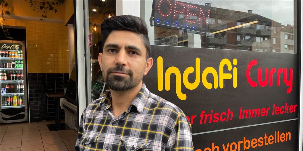„Die ganze Stadt stank nach Tod“ – Dortmunder erzählt vom Leben unter den Taliban Navidullah Ishaq vor seinem Imbiss an der Hohen Straße. Der Dortmunder ist in Afghanistan geboren und aufgewachsen. Er blickt mit Sorge auf die Situation in seinem Heimatland – und die seiner Familie.
