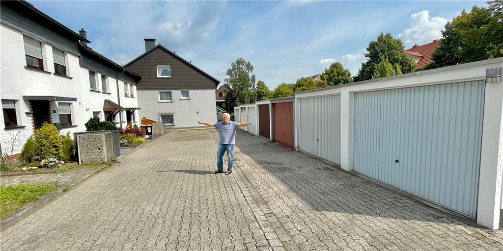 Eine Garage kostet, die andere nicht: Stadt schickt skurrile Gebührenbescheide