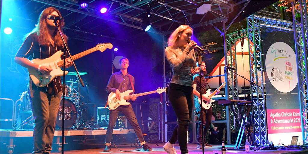 Mit Video: Bands bei „FreiLIVEBühne“ und fliegender Besucher vertreiben den Corona-Blues Die Band Red Ivy hatte ein Heimspiel in der Freilichtbühne.