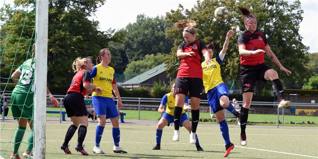 Trotz Herzblut und Traumtor: Heerens Damen scheitern knapp im Verbandspokal Rot behält die Oberhand: Der Herforder SV setzte sich in der ersten Runde des Damen-Verbandspokals mit 2:1 beim BSV Heeren durch.