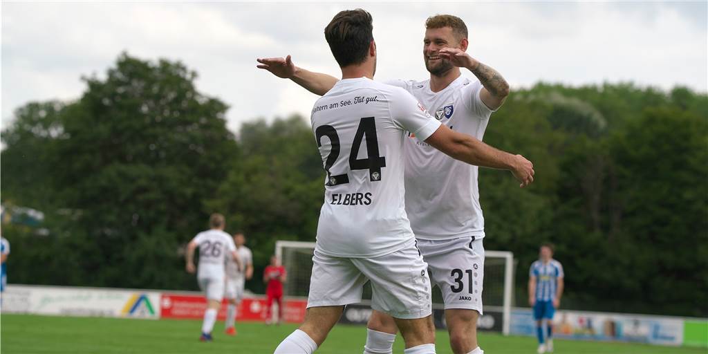 Viele Tore beim Spiel des TuS Haltern - „Wir machen noch zu einfache Fehler“ David Loheider (r.) und Peter Elbers hatten mehrmals Grund zum Jubeln: Vier Tore erzielte der TuS Haltern am See gegen den FC Brünninghausen.