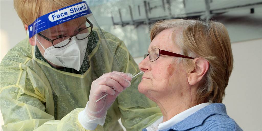 Zahl der Schnelltests in Werne steigt - darunter aber weniger positive Von Woche zu Woche lassen sich mehr Menschen in Werne testen, wie hier auf dem Archivbild aus dem Jakubke-Testzentrum.