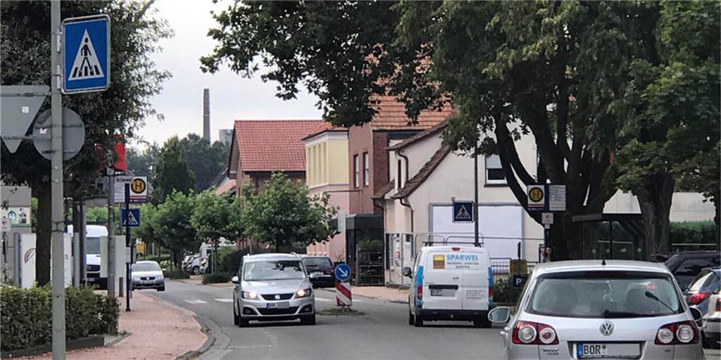 38-Jähriger antwortet auf Mail der Ex und muss 1.600 Euro Strafe zahlen Vor der Wohnung seiner Ex-Verlobten auf der Bahnhofstraße in Südlohn stellte der Angeklagte der Frau nach.