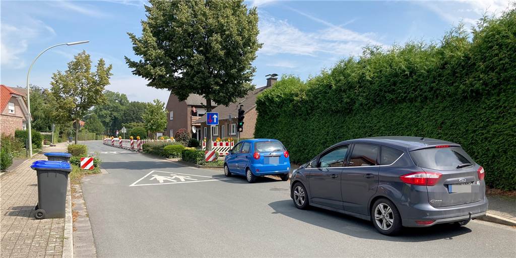 Verkehrsprobleme an der Umleitungsstrecke zwischen Capelle und Südkirchen Die Baustellenampel sorgt auf der Umleitungsstrecke, die wegen der Sperrung zwischen Nordkirchen und Capelle ausgewiesen ist, zeitweise für Rückstaus.
