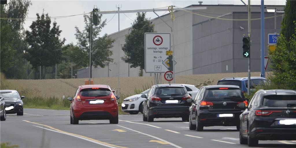 Bürger und Parteien fordern: Baustellen-Ampel auf B236 soll bleiben Bürger und Parteien fordern: Baustellen-Ampel auf B236 soll bleiben