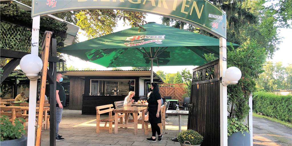 Neues Restaurant im Dortmunder Westen macht Fleischesser glücklich Das neue Restaurant verfügt auch über einen gemütlichen Biergarten mit eigener Bar.