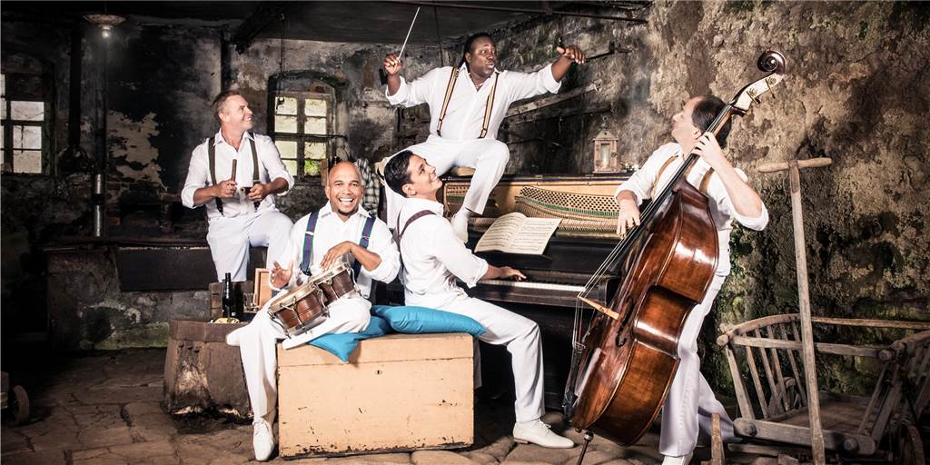Fest mitten in Brackel: Preisgekrönte Stars und „Randale“ für Kinder Mit zwei Echos KLASSIK, zwei Jazz Awards und einer Grammy Nominierung als „Best Classical Crossover Album“ können die Klazz Brothers & Cuba Percussion beeindrucken.