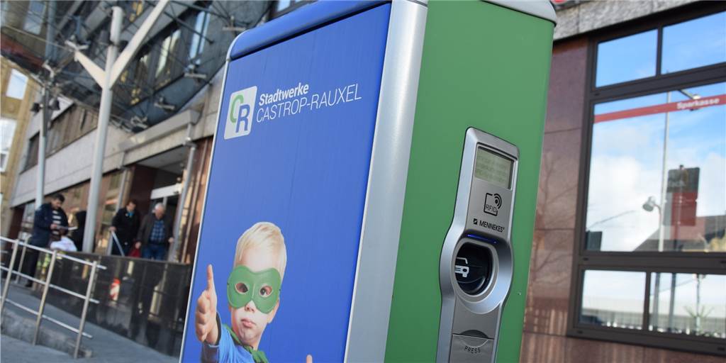Castrop-Rauxel wird deutlich attraktiver für E-Auto-Besitzer Einer der wenigen öffentlichen Ladepunkte in Castrop-Rauxel ist auf dem Markt der Altstadt zu finden. Das soll sich bald ändern.