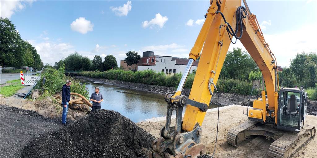 Blindgängerverdacht: Künstliche Insel für Kampfmittelräumer in der Berkel Im Flussbett der Berkel ist ein künstliches Arbeitsplateau geschaffen worden, das Kampfmittelräumern die Untersuchung eines verdächtigen Gegenstands unterhalb der Flusssohle ermöglichen soll.