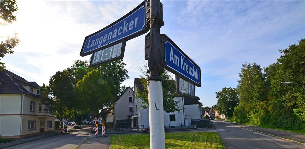 Anwohner sind sauer: Glasfaser vor der Tür – aber keine Förderung Die Anwohner von Langenacker und Am Kreuzloh leben quasi auf dem Dorf: langsames Internet, schwacher Mobilfunk-Empfang. Trotzdem sind ihre Häuser im Rahmen des Breitband-Ausbauprogramms nicht förderfähig.