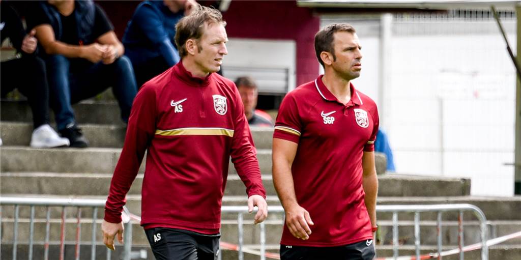 LSV-Trainer Axel Scheming im Interview (2): „Es sollte niemand Wunderdinge erwarten“ Sascha Grieger-Piontek (r.) ist im Trainerteam von Axel Schmeing für die Torhüter zuständig.