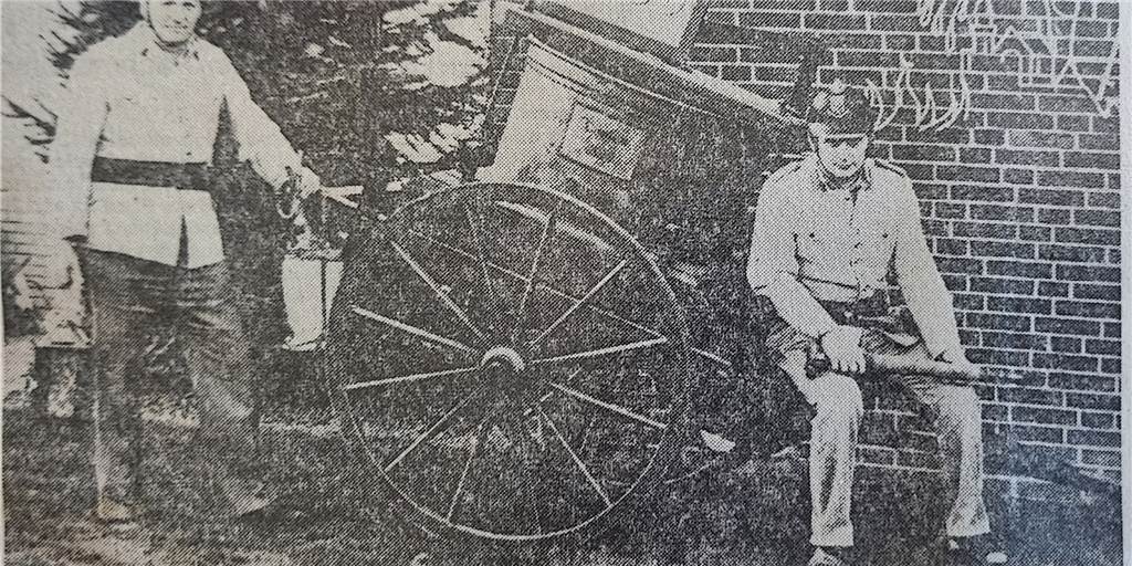 Löscheimer, TuS und Kriegsheimkehrer: Halterns besondere Feuerwehr Die Handspritzpumpe war der Vorgänger heutiger Löschfahrzeuge in Haltern.