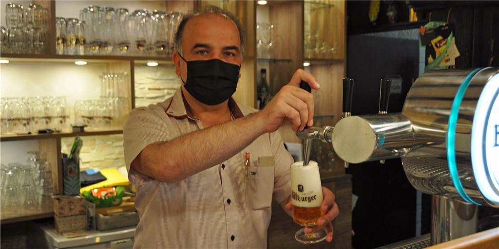 Akropolis in Lünen schließt: Traurige Gäste sagen Tschüss mit Schokolade Nur noch wenige Tage, dann ist Schluss. Ali Karakaya wird nach 24 Jahren das Restaurant Akropolis am Christinentor 3 schließen.