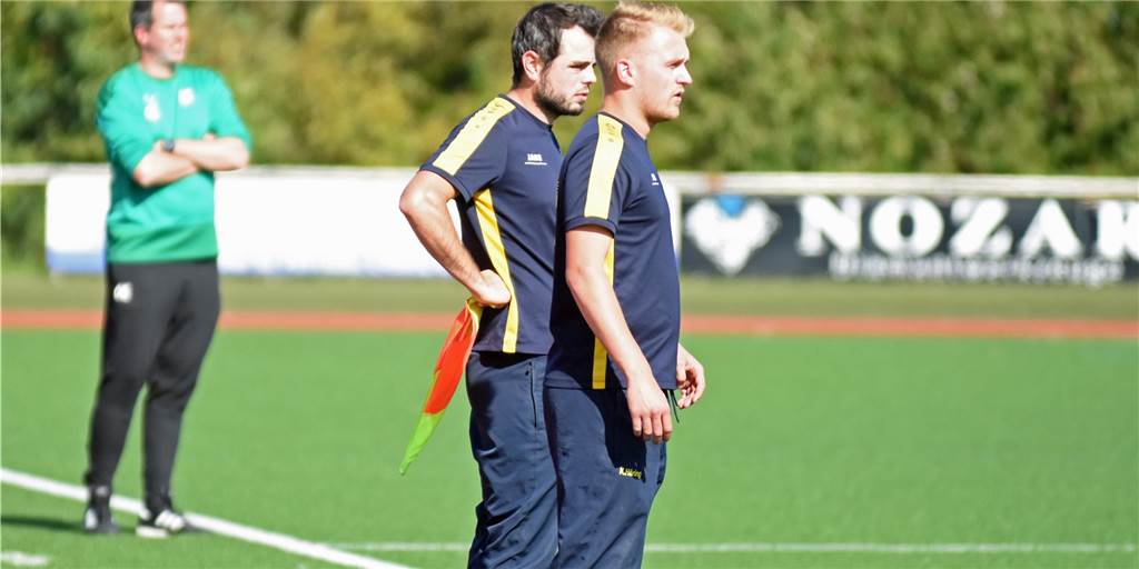 „Wir können viele Mannschaften ärgern“: Herberns U23 startet selbstbewusst in die Saison U23-Trainer Daniel Heitmann (l.) startet mit seiner Mannschaft in die Saison. Mit dabei ist dann auch Herberns Kapitän Kilian Höring.